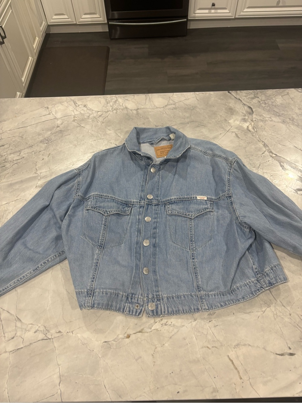 Signature by Levi Strauss Women XL Cropped Denim Jacket Light Wash Button Front